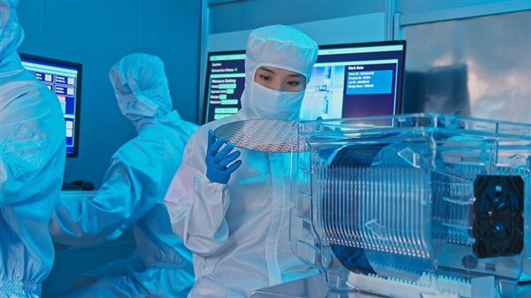 Intel公布三大全新晶体管材料：漏电率降低1000倍